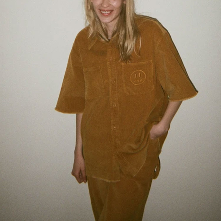 Details for Camisa Unisex Marrón Drew House Manga Corta de Pana con Dobladillo Desgastado. DR-SS21-56