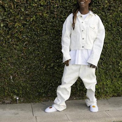 드류 하우스 FW21 스마일리 셀비지 와이드 레그 화이트 자수 데님 바지. DR-FW21-004 Sizing 드류 하우스 FW21 스마일리 셀비지 와이드 레그 화이트 자수 데님 바지. DR-FW21-004