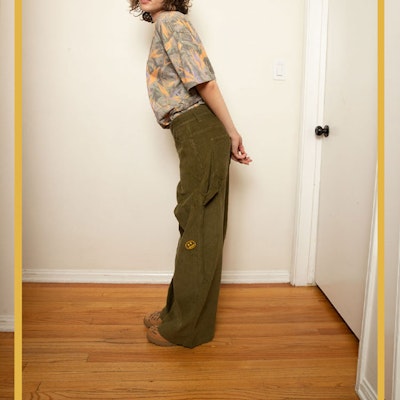 Seluar Drew House FW22 Olive Corduroy Wide Leg Carpenter Unisex Gaya Retro Kasual. DR-FW22-082 Details for Seluar Drew House FW22 Olive Corduroy Wide Leg Carpenter Unisex Gaya Retro Kasual. DR-FW22-082