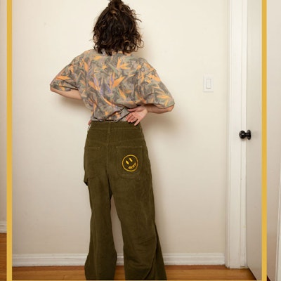 Seluar Drew House FW22 Olive Corduroy Wide Leg Carpenter Unisex Gaya Retro Kasual. DR-FW22-082 Sizing Seluar Drew House FW22 Olive Corduroy Wide Leg Carpenter Unisex Gaya Retro Kasual. DR-FW22-082