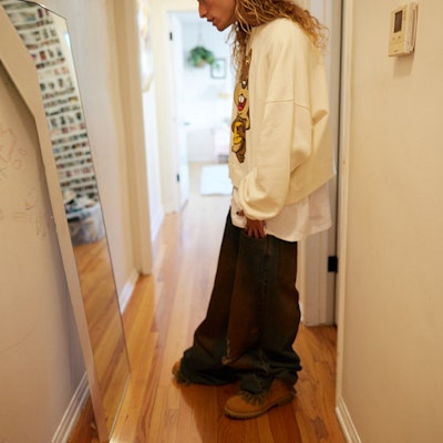 Drew House 2022秋冬 Sherman宽松圆领卡通印花男女同款卫衣米白色。 DR-FW22-518 Details for Drew House 2022秋冬 Sherman宽松圆领卡通印花男女同款卫衣米白色。 DR-FW22-518