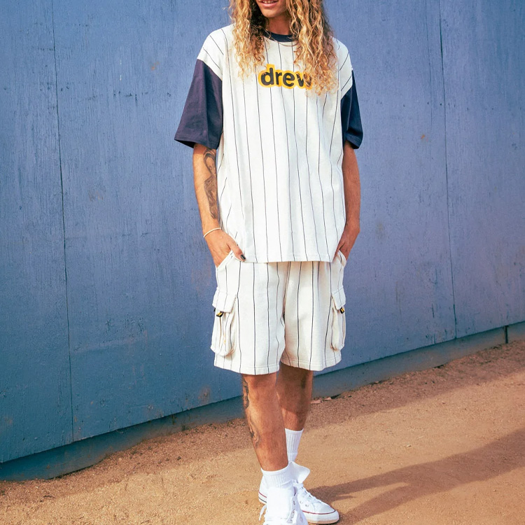 Purchase Drew House 海軍藍條紋蜂鳥男女款白色休閒短褲。 DR-SS22-404