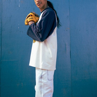 드류 하우스 SS22 스마일리 플레이 볼 네이비 허밍버드 로고 티셔츠 유니섹스. DR-SS22-406 2