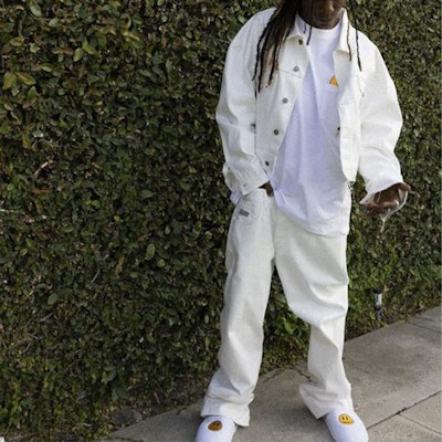 Jaket Denim Unisex Drew House Logo Cropped Selvedge Trucker Putih DR-FW21-003 Details for Jaket Denim Unisex Drew House Logo Cropped Selvedge Trucker Putih DR-FW21-003