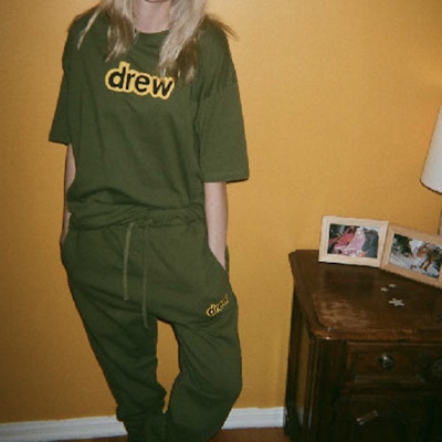 Drew House Kaos Santai Unisex Logo Hijau Zaitun DR-FW20-197 Purchase Drew House Kaos Santai Unisex Logo Hijau Zaitun DR-FW20-197