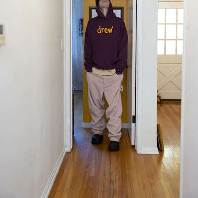 Drew House 塗鴉刺繡標誌連帽衫 漿果紫 男女同款套頭帽T. DR-FW21-086 Sizing Drew House 塗鴉刺繡標誌連帽衫 漿果紫 男女同款套頭帽T. DR-FW21-086
