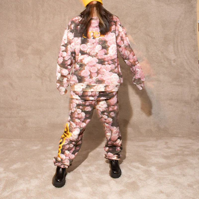 Sudadera Unisex Drew House Rosa con Logo Scribble y Estampado de Rosas DR-SS22-461 Purchase Sudadera Unisex Drew House Rosa con Logo Scribble y Estampado de Rosas DR-SS22-461