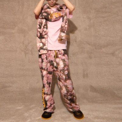 Sudadera Unisex Drew House Rosa con Logo Scribble y Estampado de Rosas DR-SS22-461 Details for Sudadera Unisex Drew House Rosa con Logo Scribble y Estampado de Rosas DR-SS22-461