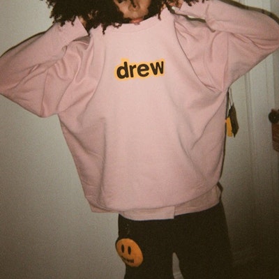 Drew House Crewneck Pullover Pink Unisex Sweatshirt dengan Logo Depan. DR-SS21-64 1