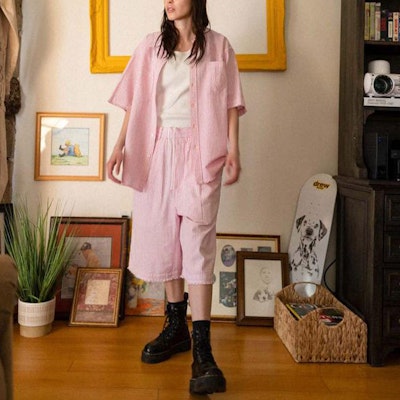 Drew House 粉色条纹男女款教堂短裤 Seersucker Church Shorts. DR-SS21-125 Shop Drew House 粉色条纹男女款教堂短裤 Seersucker Church Shorts. DR-SS21-125