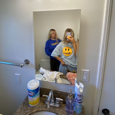 Drew House Smile Face Mascot Baju-T Uniseks Biru Muda DR-SS21-70 Purchase Drew House Smile Face Mascot Baju-T Uniseks Biru Muda DR-SS21-70