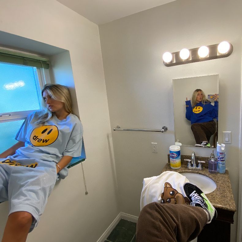 Details for Drew House Smile Face Mascot Baju-T Uniseks Biru Muda DR-SS21-70