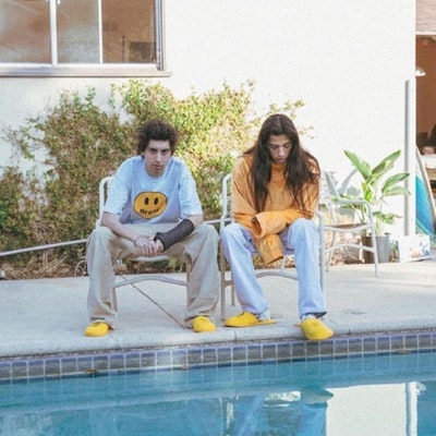 Drew House Smile Face Mascot Baju-T Uniseks Biru Muda DR-SS21-70 Sizing Drew House Smile Face Mascot Baju-T Uniseks Biru Muda DR-SS21-70