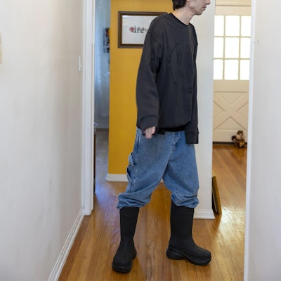 Drew House Smile FW21 Sketch Mascot Hitam Crewneck Unisex Pullover Sweatshirt. DR-FW21-063 Purchase Drew House Smile FW21 Sketch Mascot Hitam Crewneck Unisex Pullover Sweatshirt. DR-FW21-063