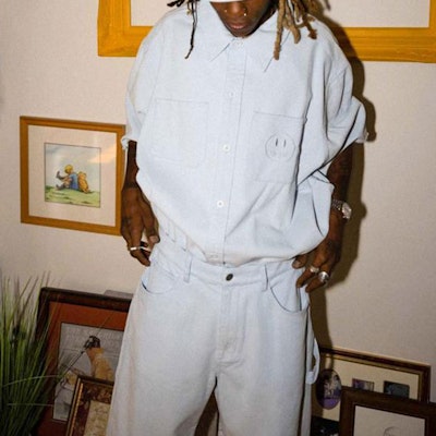 Drew House Smiley Kemeja Corduroy Baby Blue Unisex - Rekaan Poket Logo Smiley. DR-SS21-121 Sizing Drew House Smiley Kemeja Corduroy Baby Blue Unisex - Rekaan Poket Logo Smiley. DR-SS21-121