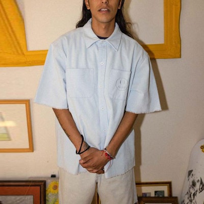 Drew House Smiley Kemeja Corduroy Baby Blue Unisex - Rekaan Poket Logo Smiley. DR-SS21-121 Cheap Drew House Smiley Kemeja Corduroy Baby Blue Unisex - Rekaan Poket Logo Smiley. DR-SS21-121