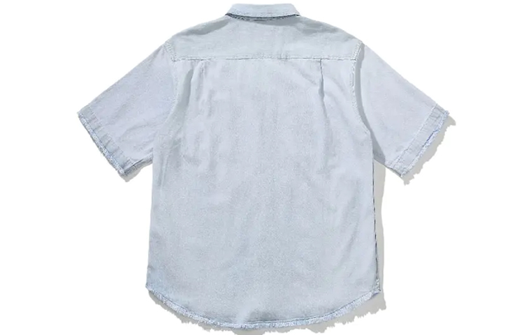 Lookbook 드루하우스 스마일리 라이트웨이트 데님 셔츠 라이트 인디고 유니섹스. DR-SS21-88