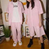 Shop Drew House Smiley 粉色條紋短袖襯衫 男女款 (Seersucker)。 DR-SS21-124