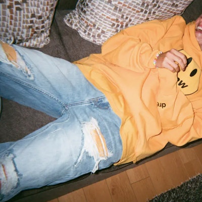 Drew House Smiley Siri Unisex Mini Drew Jeans Lusuh Indigo Vintage DR-SS20-011 Purchase Drew House Smiley Siri Unisex Mini Drew Jeans Lusuh Indigo Vintage DR-SS20-011