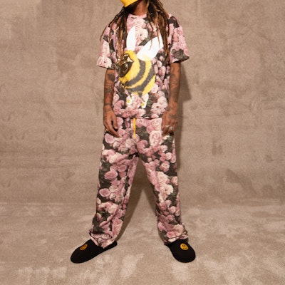 Camiseta Rosa Drew House Smiley SS22 Floral Unisex Estilo Pareja Cuello Redondo DR-SS22-900 Shop Camiseta Rosa Drew House Smiley SS22 Floral Unisex Estilo Pareja Cuello Redondo DR-SS22-900