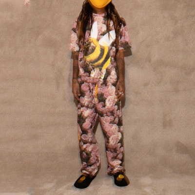 Camiseta Rosa Drew House Smiley SS22 Floral Unisex Estilo Pareja Cuello Redondo DR-SS22-900 Purchase Camiseta Rosa Drew House Smiley SS22 Floral Unisex Estilo Pareja Cuello Redondo DR-SS22-900