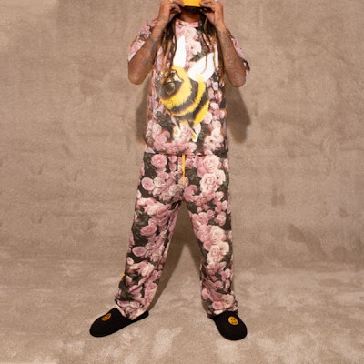 Camiseta Rosa Drew House Smiley SS22 Floral Unisex Estilo Pareja Cuello Redondo DR-SS22-900 Sizing Camiseta Rosa Drew House Smiley SS22 Floral Unisex Estilo Pareja Cuello Redondo DR-SS22-900