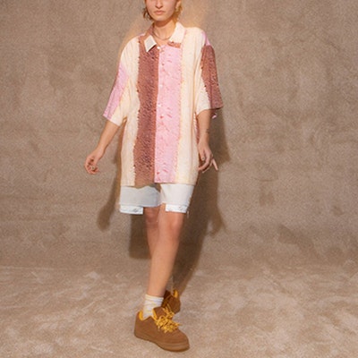 Drew House Smiley SS22 Kemeja Jalur Merah Jambu Lengan Pendek Unisex. DR-SS22-308 Shop Drew House Smiley SS22 Kemeja Jalur Merah Jambu Lengan Pendek Unisex. DR-SS22-308