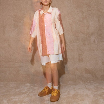 Drew House Smiley SS22 Kemeja Jalur Merah Jambu Lengan Pendek Unisex. DR-SS22-308 Purchase Drew House Smiley SS22 Kemeja Jalur Merah Jambu Lengan Pendek Unisex. DR-SS22-308