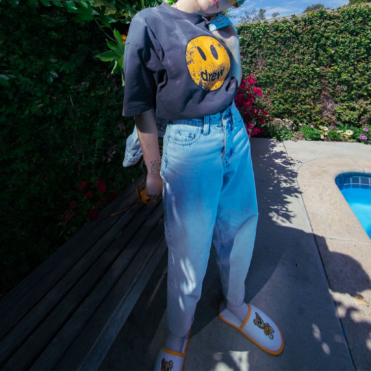 Sizing Drew House Smiley Jeans Biru Indigo Unisex Potongan Longgar Gaya Terkini. DR-SS22-231