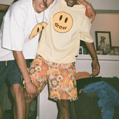 Drew House SS21 笑脸花卉印花男女同款短裤 多色款。 DR-SS21-118 Shop Drew House SS21 笑脸花卉印花男女同款短裤 多色款。 DR-SS21-118