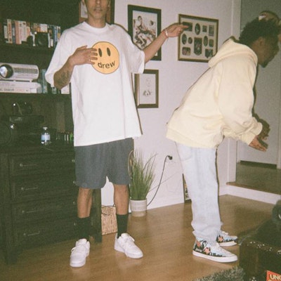 Drew House SS21 笑脸标志海军蓝男女通用抽绳短裤泳池短裤 DR-SS21-119 Shop Drew House SS21 笑脸标志海军蓝男女通用抽绳短裤泳池短裤 DR-SS21-119