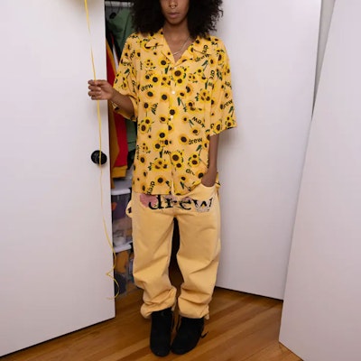 Drew House SS21 Baju Camp Rayon Cetakan Bunga Matahari Kuning Unisex. DR-SS21-79 Purchase Drew House SS21 Baju Camp Rayon Cetakan Bunga Matahari Kuning Unisex. DR-SS21-79