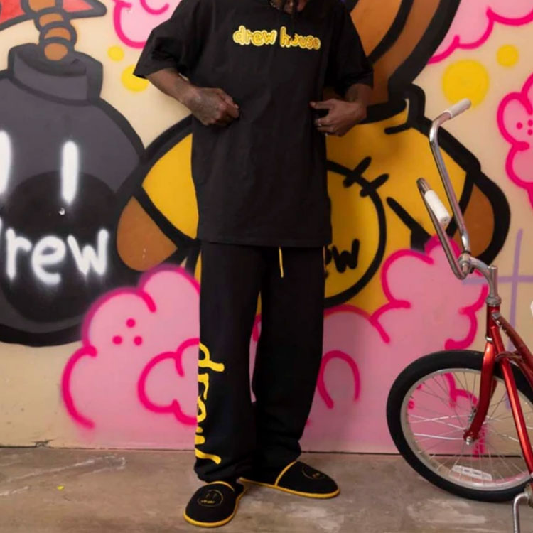 Purchase 드류 하우스 SS22 블랙 로고 티 유니섹스 라운드넥 그래픽 티셔츠. DR-SS22-118