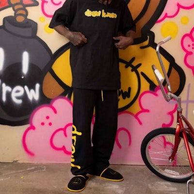 드류 하우스 SS22 블랙 로고 티 유니섹스 라운드넥 그래픽 티셔츠. DR-SS22-118 Purchase 드류 하우스 SS22 블랙 로고 티 유니섹스 라운드넥 그래픽 티셔츠. DR-SS22-118