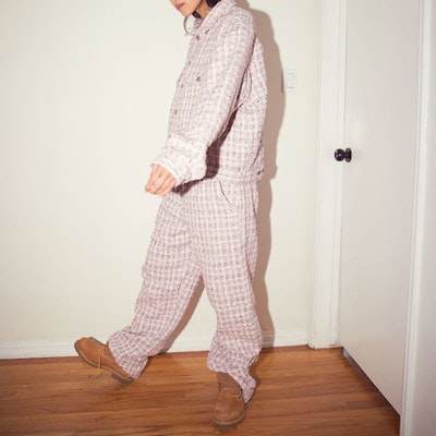 드류 하우스 SS22 핑크 부클 릴랙스 핏 치노 팬츠 유니섹스 캐주얼웨어. DR-SS22-445 4