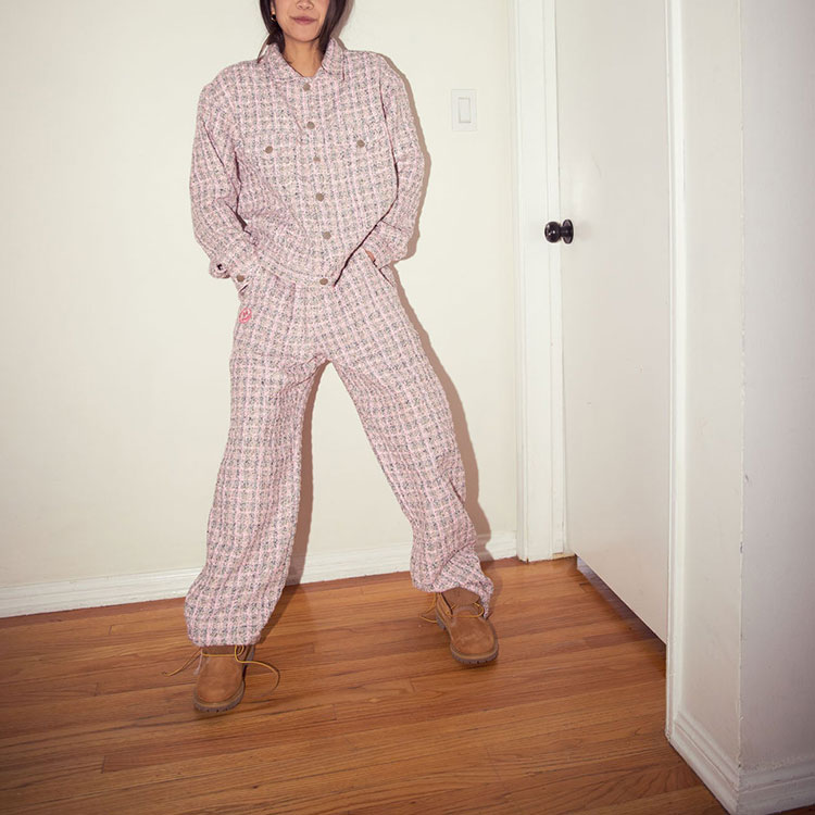 Purchase 드류 하우스 SS22 핑크 부클 릴랙스 핏 치노 팬츠 유니섹스 캐주얼웨어. DR-SS22-445