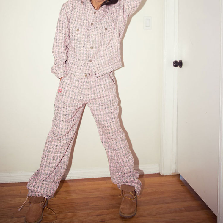 Details for 드류 하우스 SS22 핑크 부클 릴랙스 핏 치노 팬츠 유니섹스 캐주얼웨어. DR-SS22-445