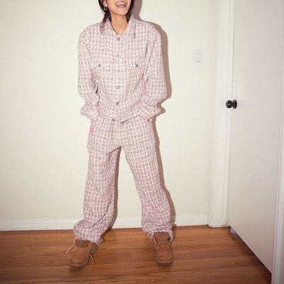 드류 하우스 SS22 핑크 부클 릴랙스 핏 치노 팬츠 유니섹스 캐주얼웨어. DR-SS22-445 Sizing 드류 하우스 SS22 핑크 부클 릴랙스 핏 치노 팬츠 유니섹스 캐주얼웨어. DR-SS22-445