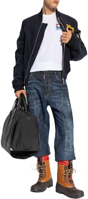 DSQUARED2 Jaket Hitam Oversized Ritsleting Motif Huruf Lengan Panjang. S71AN0563S44216-477 Lookbook DSQUARED2 Jaket Hitam Oversized Ritsleting Motif Huruf Lengan Panjang. S71AN0563S44216-477