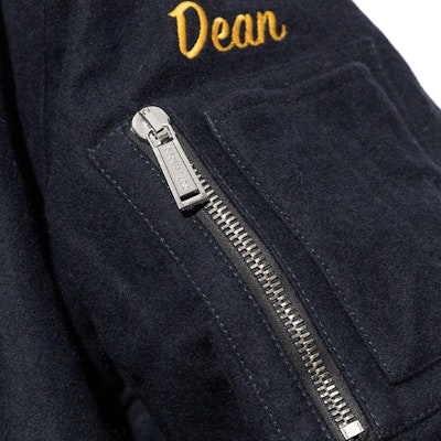 DSQUARED2 Jaket Hitam Oversized Ritsleting Motif Huruf Lengan Panjang. S71AN0563S44216-477 Sizing DSQUARED2 Jaket Hitam Oversized Ritsleting Motif Huruf Lengan Panjang. S71AN0563S44216-477