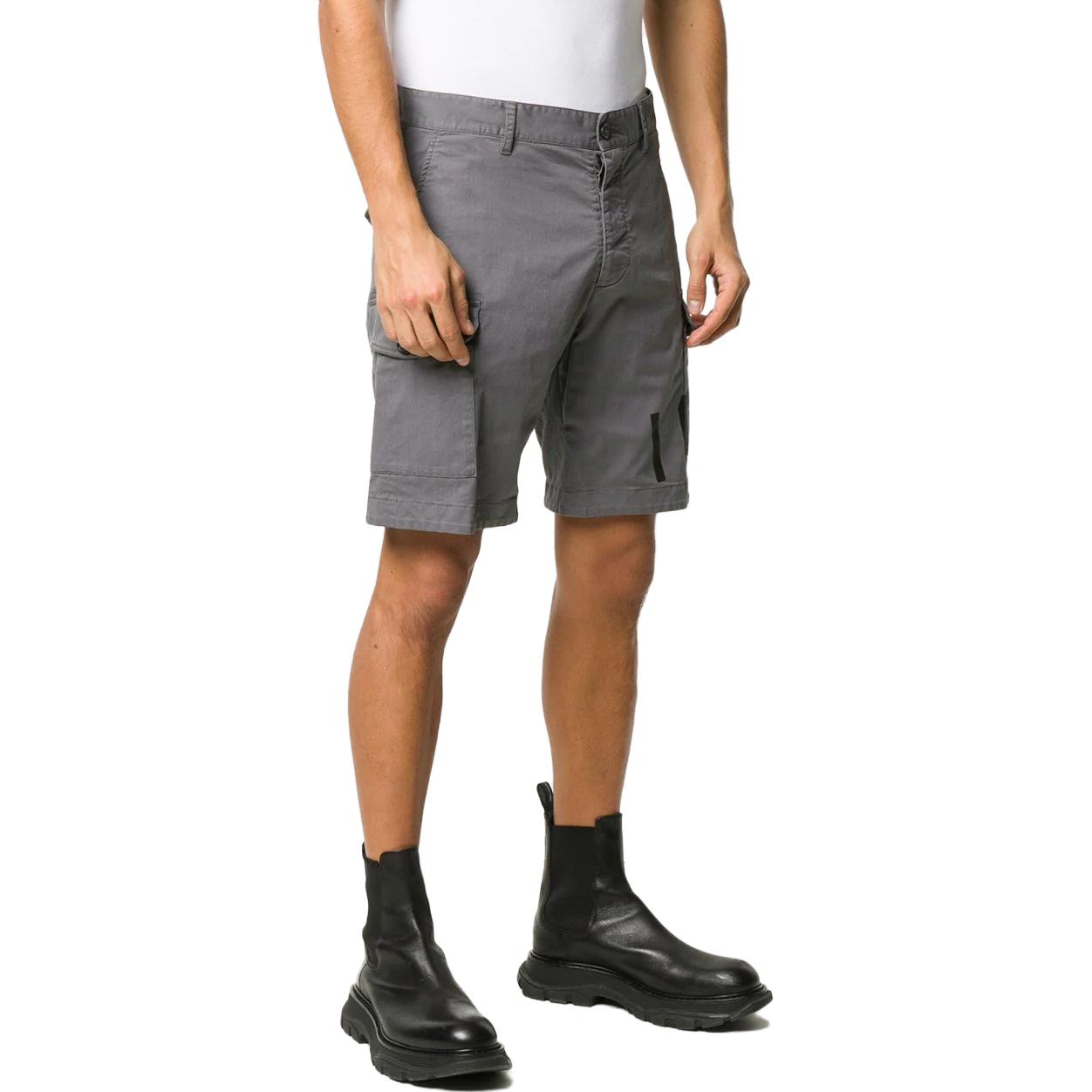 Purchase DSQUARED2 Seluar Pendek Kasual Kelabu Cetakan Huruf Butang. S79MU0009S35175