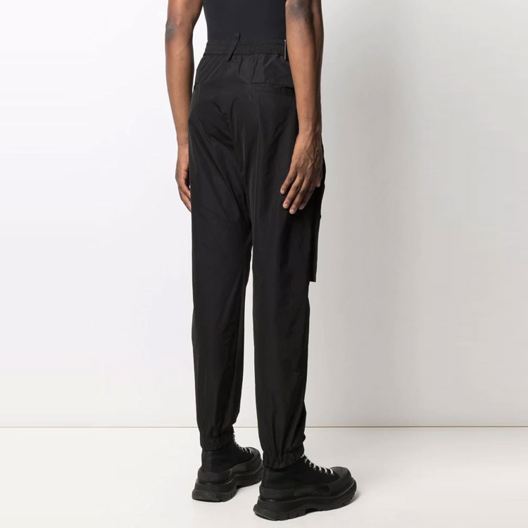 Shop DSQUARED2 黑色LOGO貼布運動長褲 純色設計 S74KB0590S47858-900