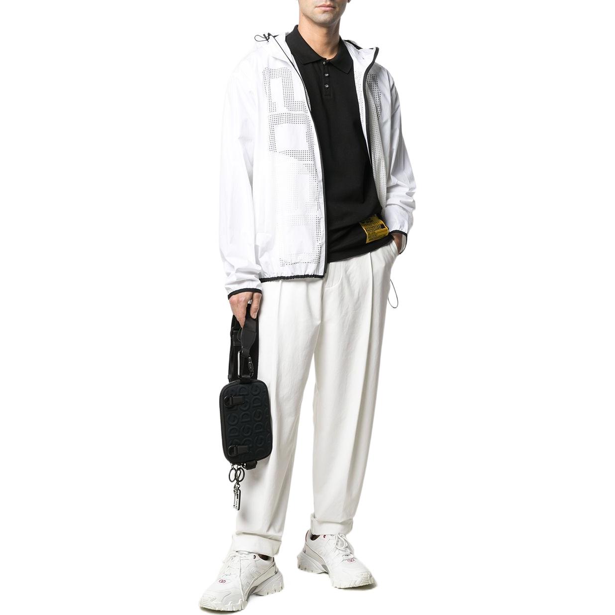 Lookbook DSQUARED2 FW19 Jaket Windbreaker Putih Cetakan Logo. S74AM1164S53579-100