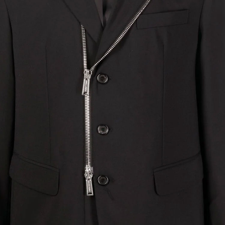 Sizing DSQUARED2 FW22 Jaket Zip Hitam dengan Reka Bentuk Logo Cetak Solid. S74BN1134S40320-900