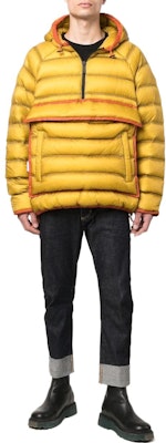 DSQUARED2 FW22 Kuning Jaket Down Pullover Trim Kontras. S71AN0374S60322-721 Lookbook DSQUARED2 FW22 Kuning Jaket Down Pullover Trim Kontras. S71AN0374S60322-721