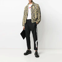 Lookbook Pantalones Casuales Negros de Hombre DSQUARED2 Tapered Mid-Rise con Logo Lateral. S74KB0550S40320-900