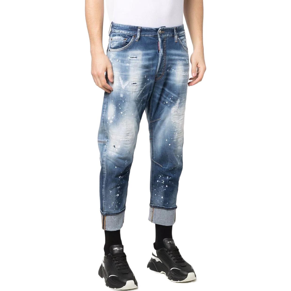 Shop DSQUARED2 春夏系列 蓝色水洗破洞牛仔裤 带徽标贴布和拉链细节 S74LB1094S30789-470