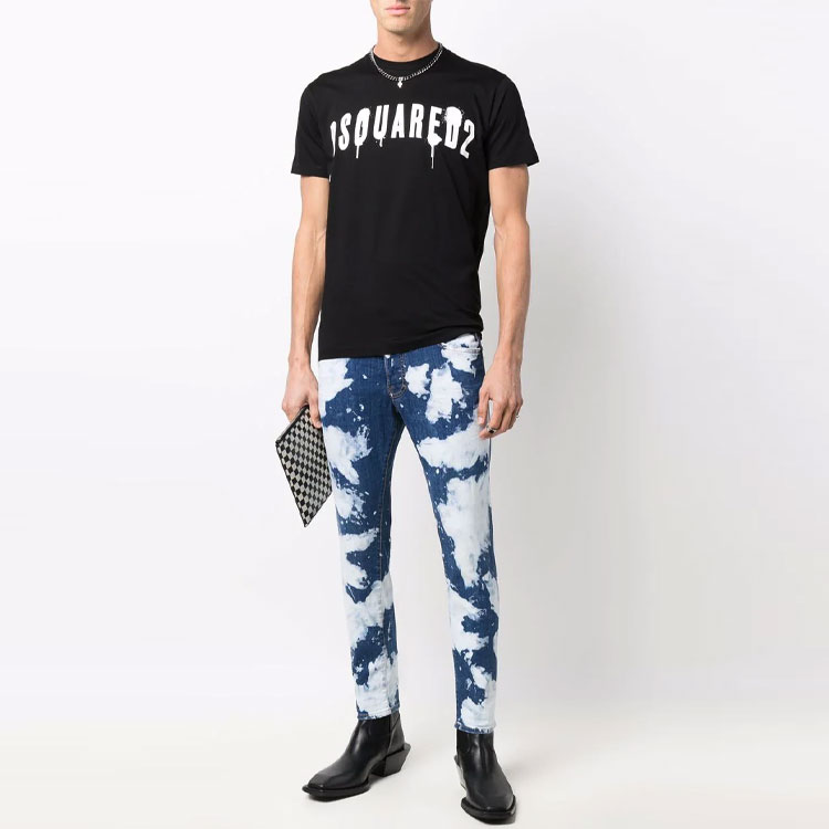 Lookbook DSQUARED2 SS22 Pantalones Vaqueros Azul Efecto Deslavado y Salpicaduras de Pintura S74LB1069S30342-470