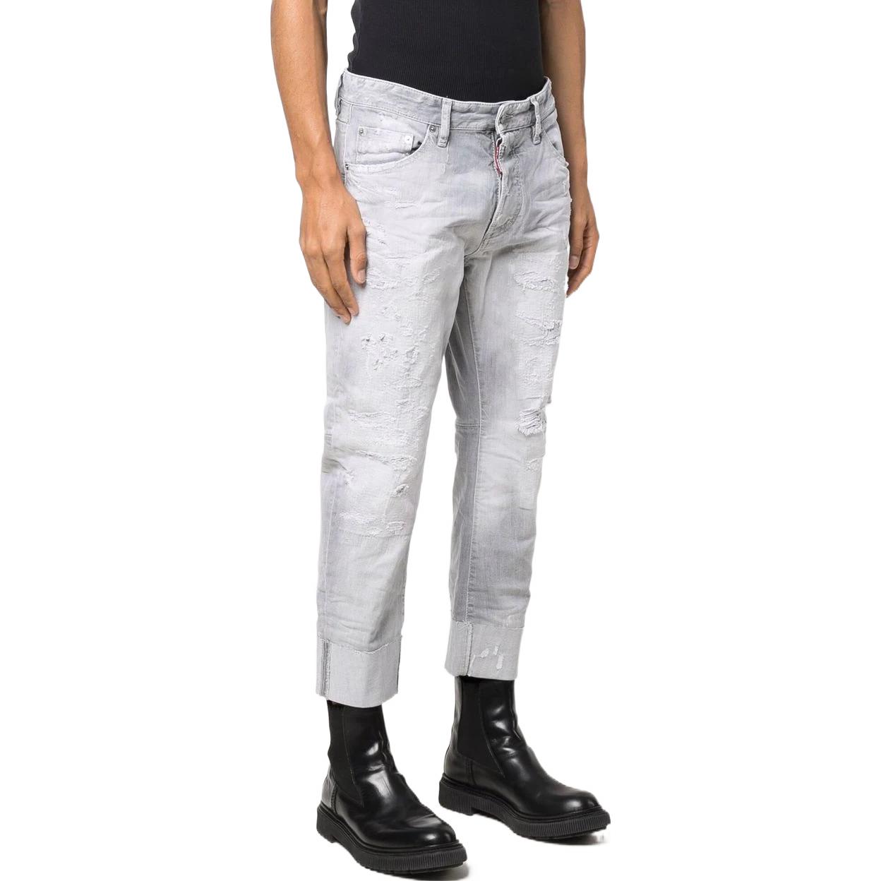 Shop DSQUARED2 SS22 男士灰色做旧九分牛仔裤。 S74LB1033S30260-852