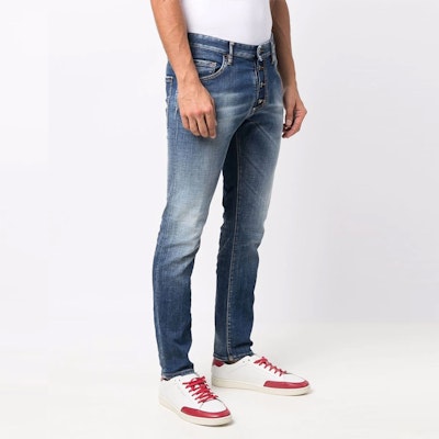 DSQUARED2 SS22 フェード スリムフィット ジーンズ メンズ ブルー. S79LA0043S30664-470 Shop DSQUARED2 SS22 フェード スリムフィット ジーンズ メンズ ブルー. S79LA0043S30664-470